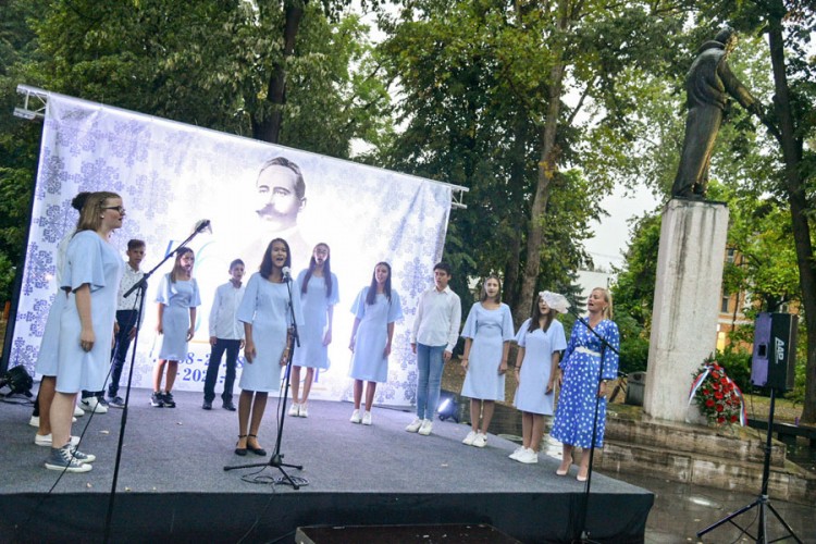 "Kočićev zbor" u Banjaluci: Kočićeve riječi odzvanjale na kiši
