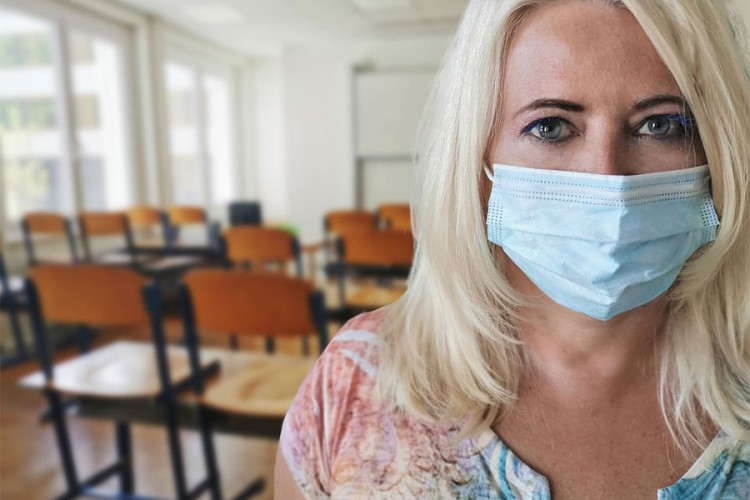 Studentkinja nosila masku ispod nosa, profesor dao otkaz