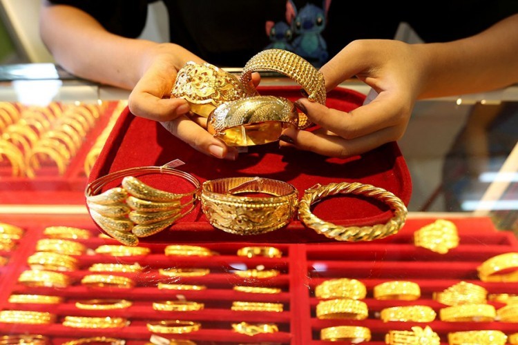 Rusi gomilaju zlato, ulaganja u plemenite metale porasla 56 odsto