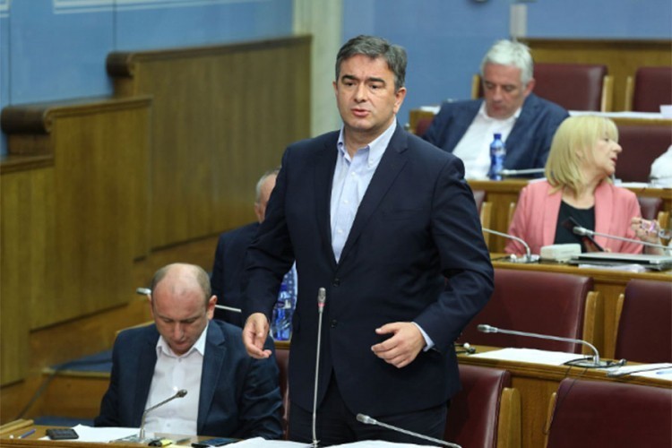 Radunović pozvao političare i medije da ne obmanjuju narod