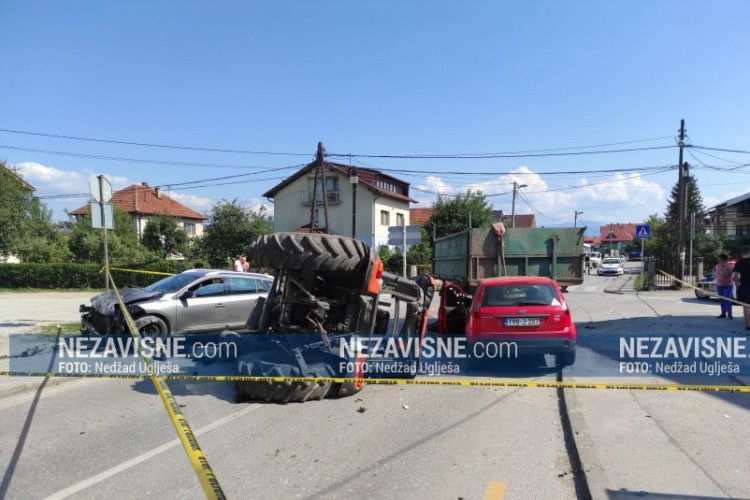 Sudar dva automobila i traktora u Sarajevu, povrijeđene tri osobe