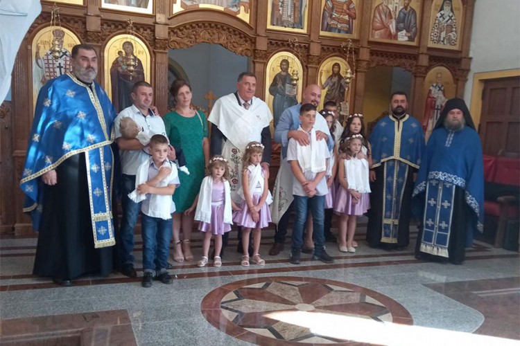 Dodik krstio devetoro djece porodice Đurić