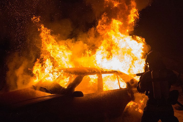 Mitru Jeftoviću iz Sarajeva zapaljeni automobil i pomoćni objekti