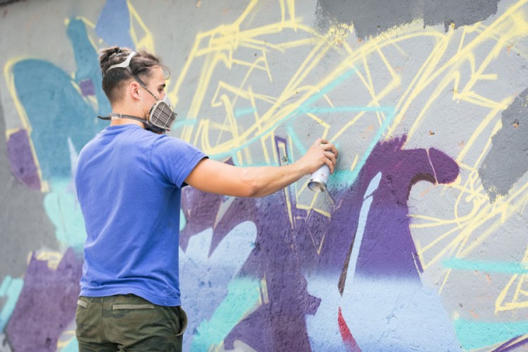 Grafiteri iz regiona oslikavaju Mostar