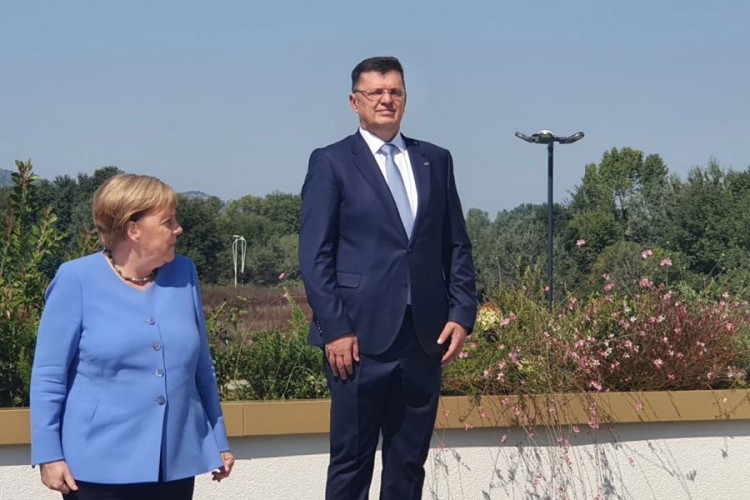 Tegeltija na sastanku s Merkelovom: EU stvara iluzije