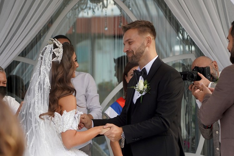 Oženio se brat Teodore Džehverović, pjevačica se "borila" za bidermajer