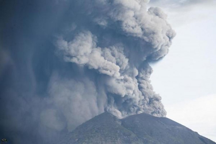 Ostrvljani u pripravnosti zbog moguće vulkanske erupcije