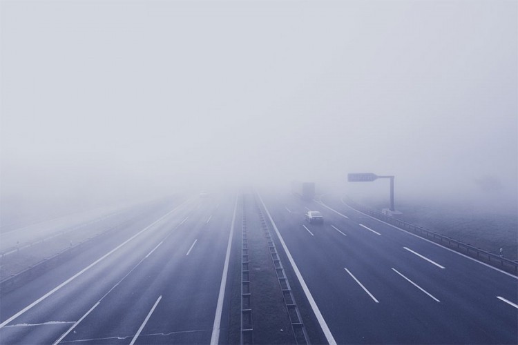 Oprez vozačima, smanjena vidljivost zbog magle