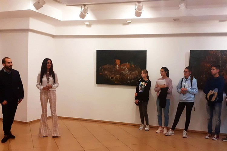 U Prijedoru otvorena izložba "Priče putnika"
