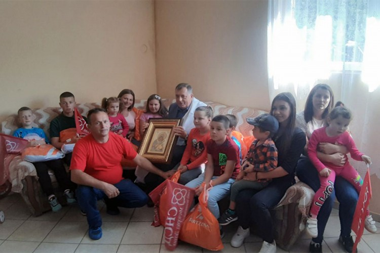 Dodik posjetio porodicu Ritan: Vrijedna porodica, koja ništa ne traži, zaslužuje pomoć