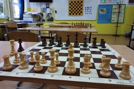 Kompanija dm donirala sredstva za nabavku šahovskih garnitura Školi ...