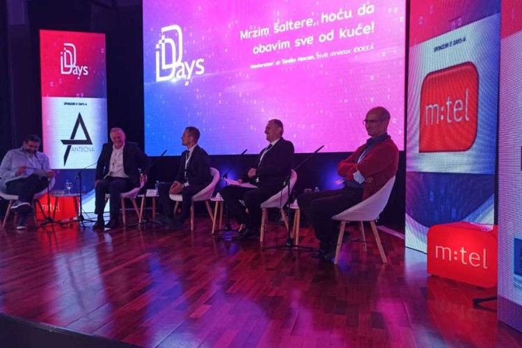 "Digitalna konferencija D days": Elektronsku upravu graditi i bez regulative