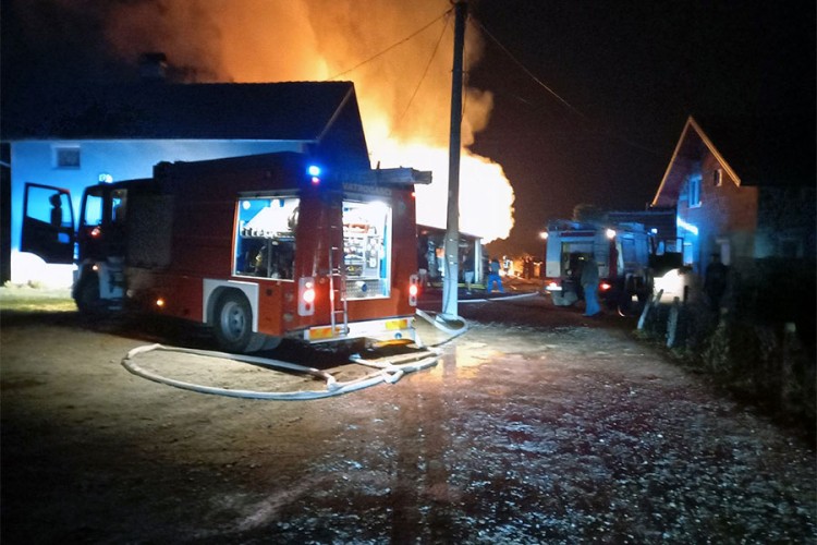U požaru kod Prijedora izgorjele mašine i roba u vrijednosti više od 300.000 KM