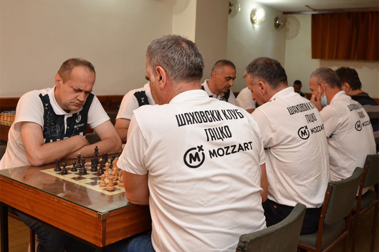 Mozzart podržao šahovske prvake Srpske iz Gacka