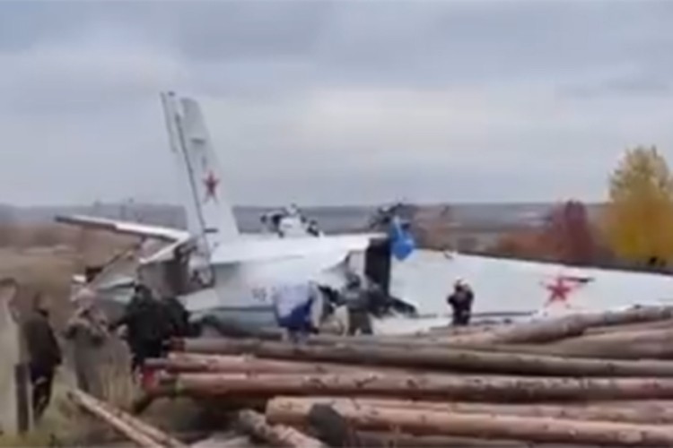 U padu aviona poginulo 19 osoba