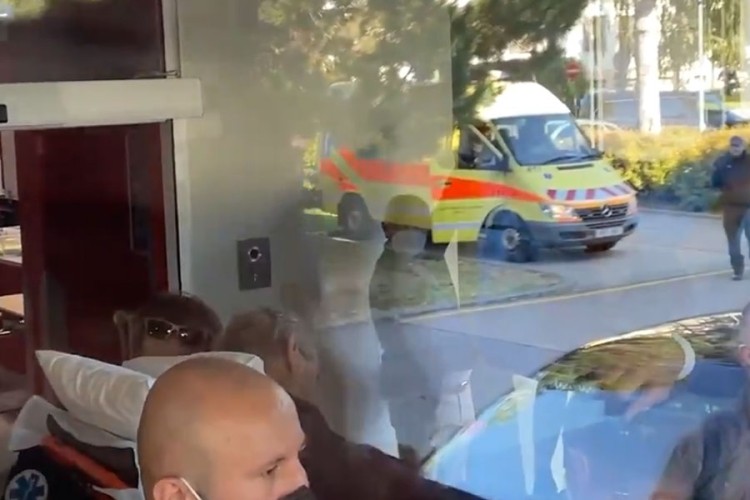 Objavljen snimak Zemana dok ga uvoze u bolnicu