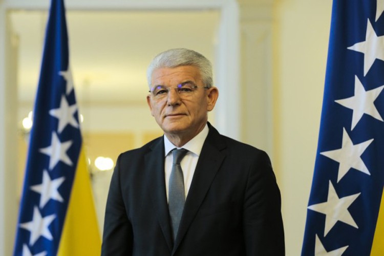 Džaferović: Dodik se sramoti na međunarodnim skupovima