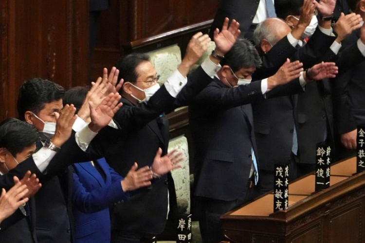 Raspušten donji dom japanskog parlamenta, čulo se 3 puta "banzai"