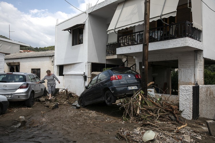 Evakuisano stanovništvo nakon snažne oluje na Eviji