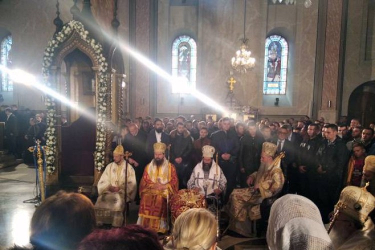Patrijarh Porfirije služi svetu arhijerejsku liturgiju u Sabornoj crkvi u Sarajevu