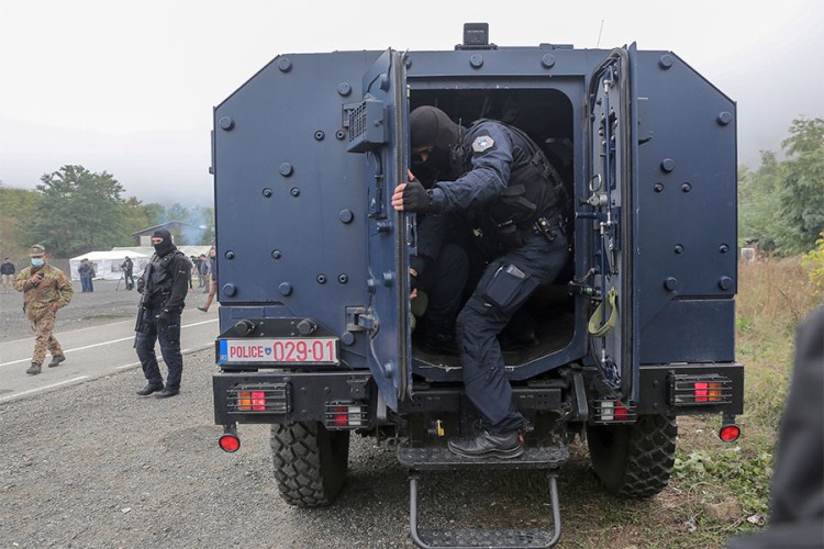 Kosovska policija tvrdi da je pucano na nju na Jarinju
