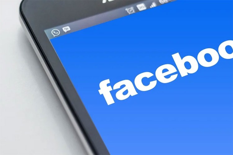 Facebook gradi "mete univerzuma", planira angažovati 10.000 radnika