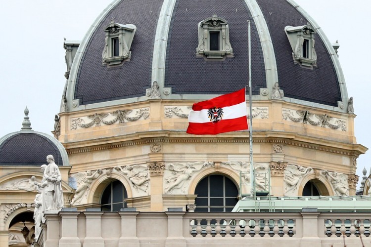 Ministarstvo odbrane Austrije otpustilo antivakserku