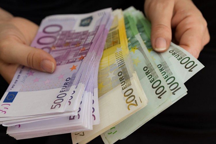 Građani Hrvatske stavljaju na štednju 73 evra mjesečno