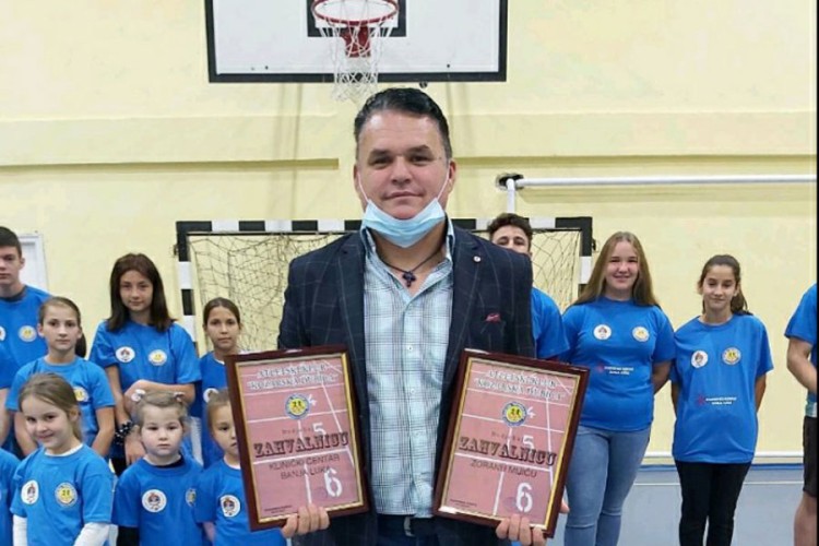 Humanitarac Zoran Mijić pomaže i sportskim klubovima