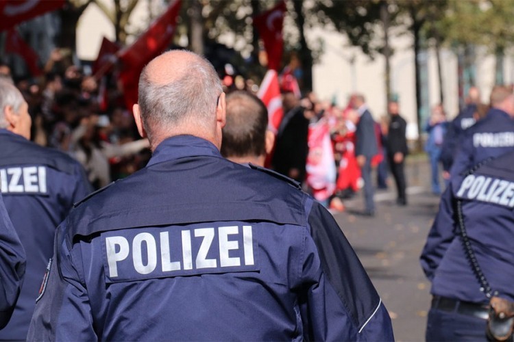 Njemačka policija spriječila patrole ultradesničara