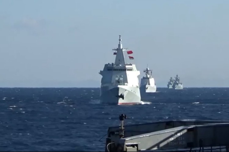 Ruski i kineski ratni brodovi oplovili Japan. Analiza CNN-a: Ovo je veliko