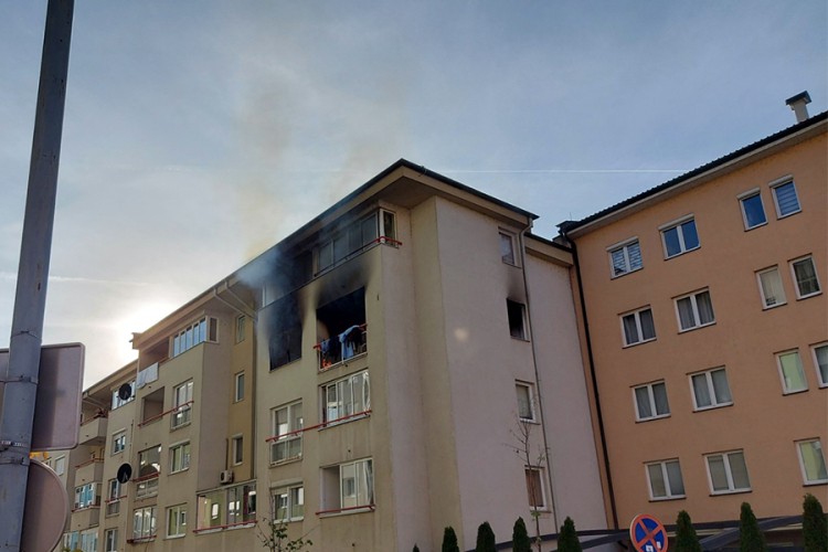 Ugašen požar u zgradi u Istočnom Sarajevu