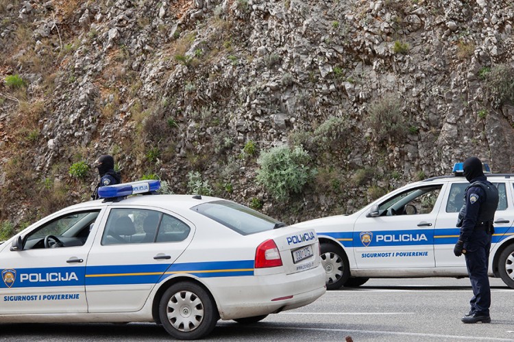 U Hrvatskoj velika policijska akcija, uhapšeno više desetina ljudi