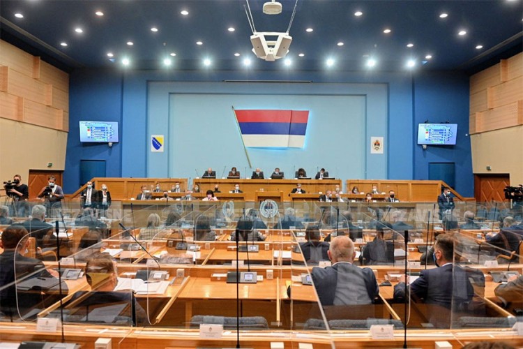 Bojkot opozicije u NS RS, pao Dodikov veto