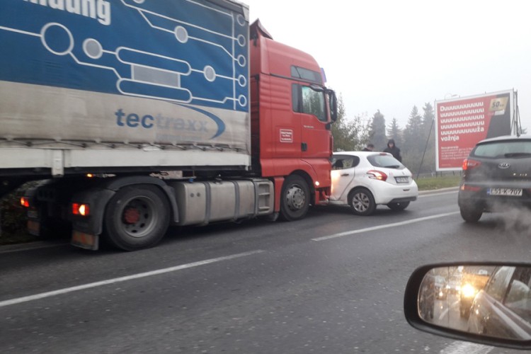 Saobraćajna nezgoda napravila gužva na ulazu u Sarajevo