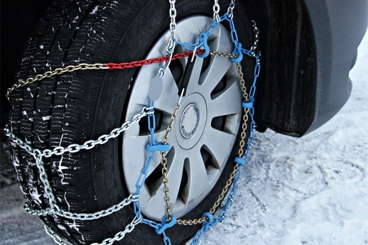 Vozači oprez: Od danas obavezna zimska oprema