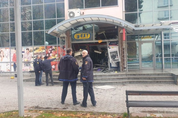 Plinskim bombama raznesena dva bankomata, eksplozija probudila stanovnike