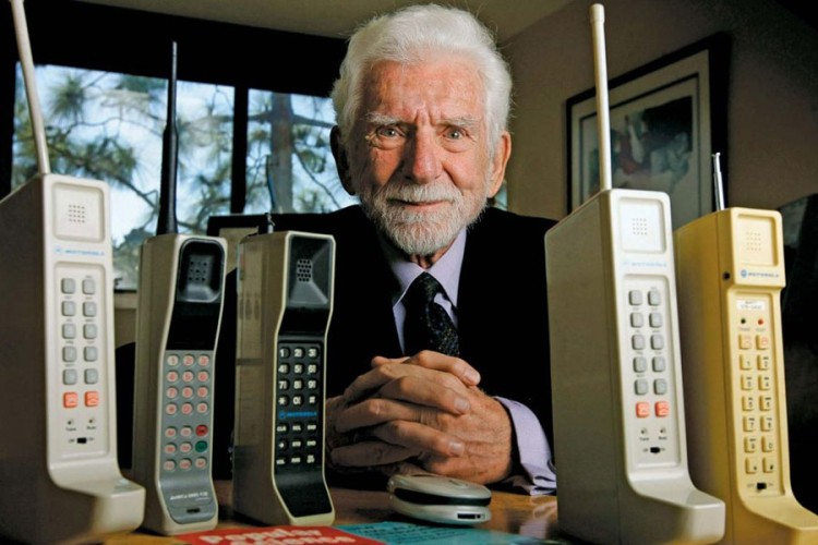 Jeste li znali kada je predstavljen prvi mobilni telefon?