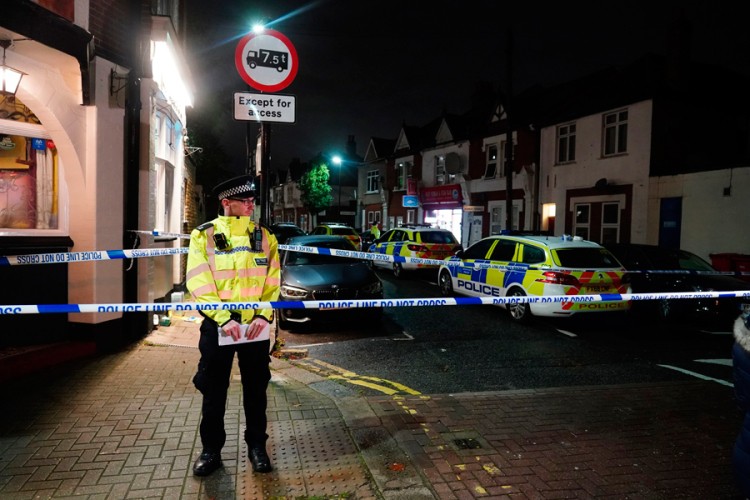 Napad u Londonu, muškarac izboden nasmrt, žena kritično