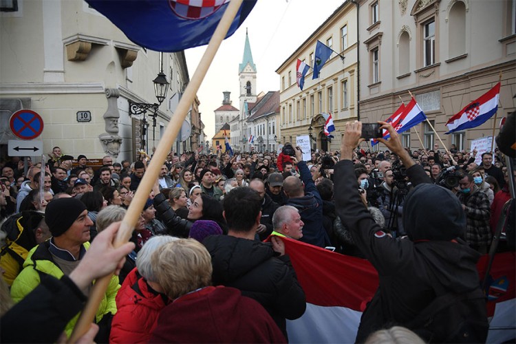 Ponovo protest u Zagrebu protiv kovid propusnica, ovaj put masovniji