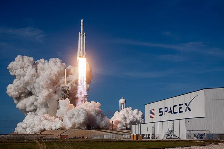 "Space X" lansirao 53 satelita za "Starlink"