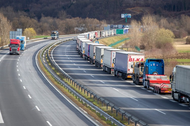 Važna promjena za vozače kamiona i autobusa u Sloveniji