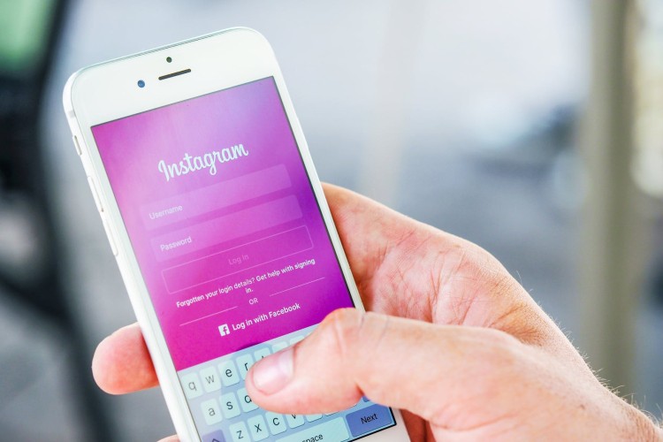 Protresite telefon da biste prijavili problem na Instagramu