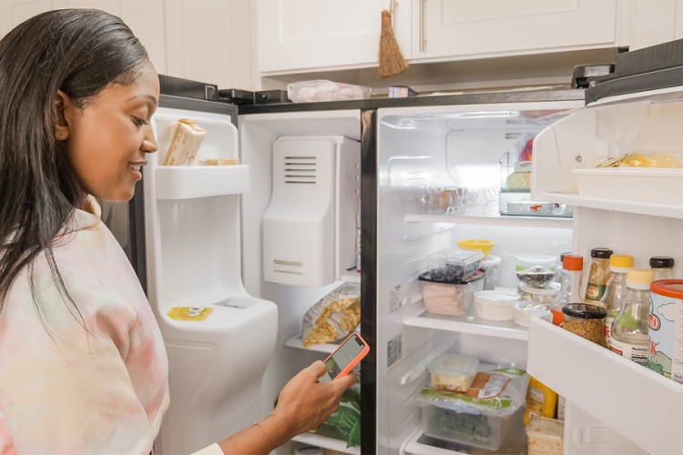 Kako da uklonite neprijatan miris iz frižidera