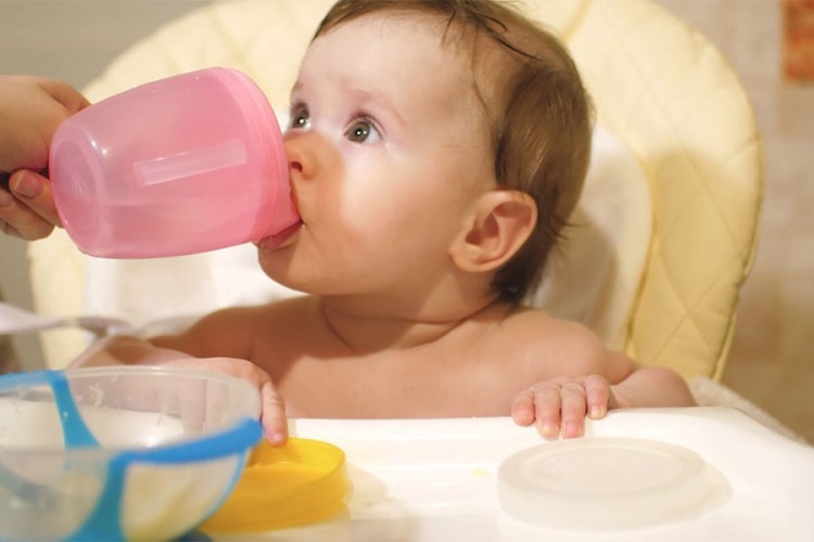 Kako da naučimo dijete da pije više vode