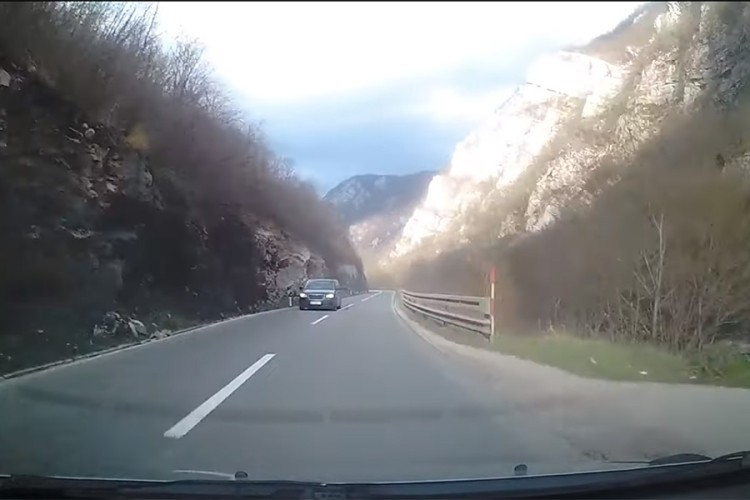 Normalizovan saobraćaj u Rekavicama nakon saobraćajne nesreće