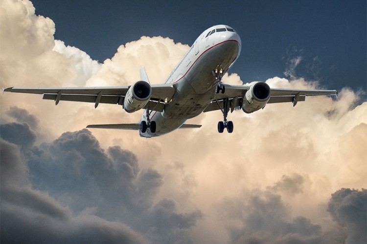 Zemlje zabranjuju letove zbog novog soja korone: "Odluka neopravdana"