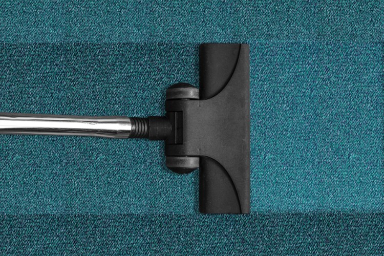 Četiri najefikasnija prirodna sredstva za čišćenje tepiha