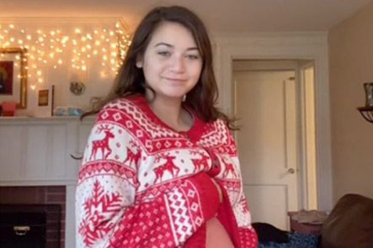 Ima 19 godina i već brine o troje djece, a sada je ponovo trudna