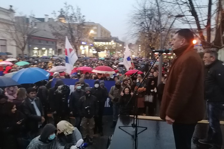 Kraj protesta u Šapcu, okupljeni tražili pravdu za bageristu